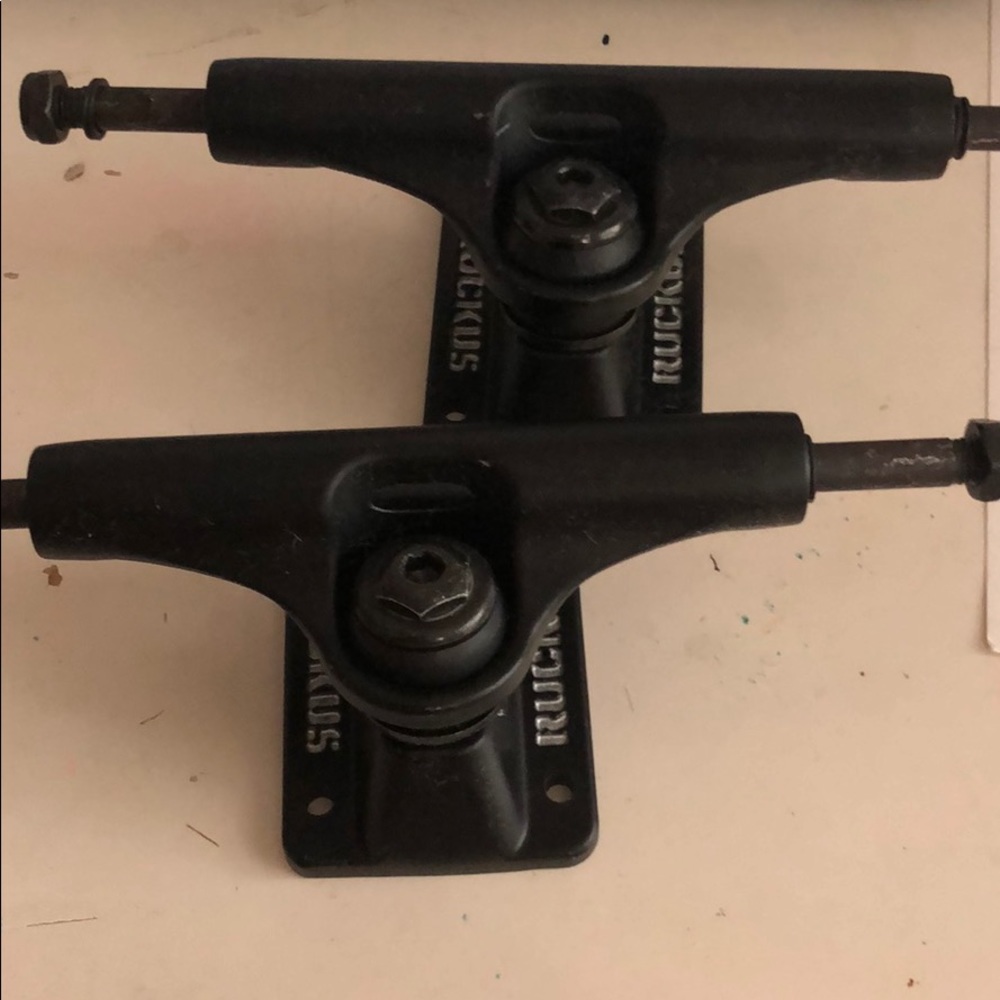 Ruckus skate trucks
